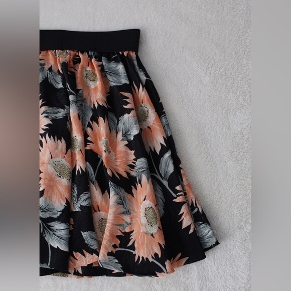 Floral skirt - Picture 3 of 3